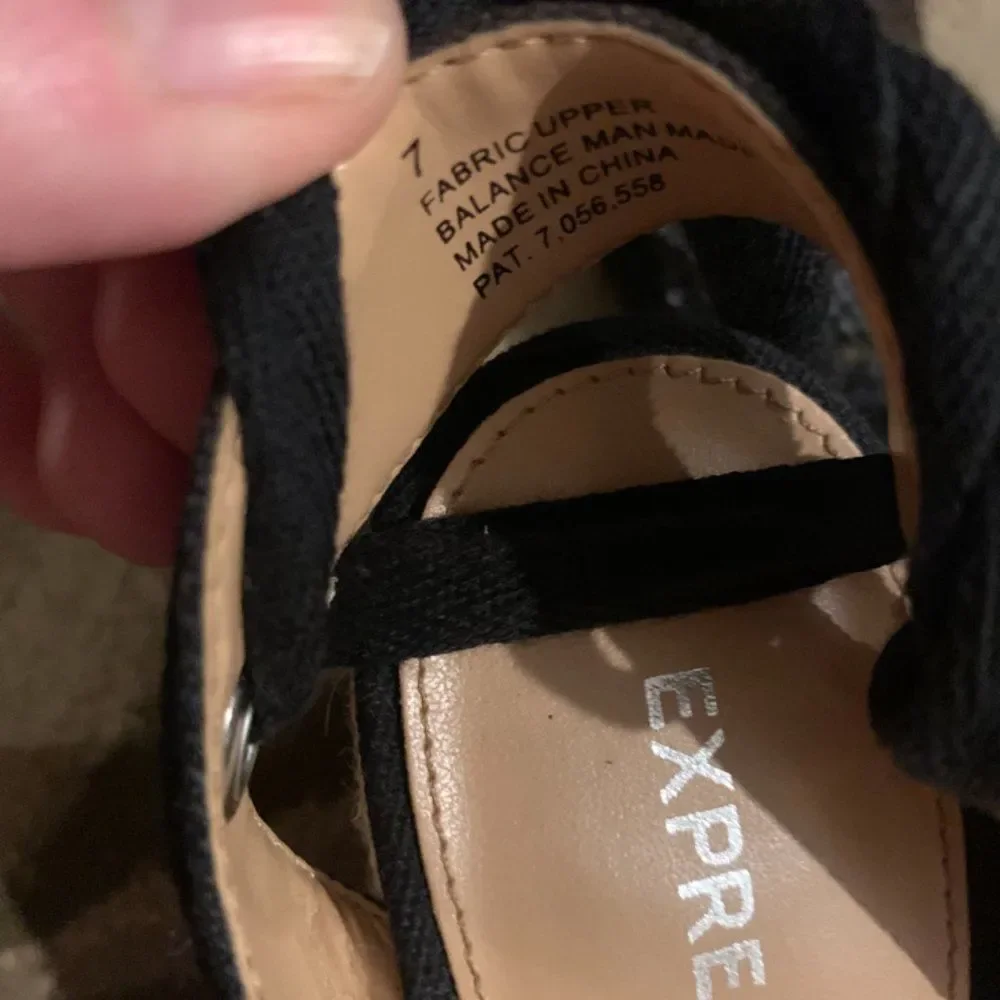 express tie wedges size 7